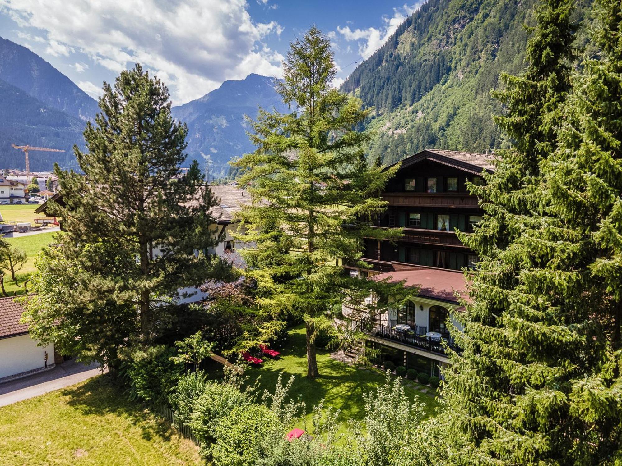 Aparthotel Landhaus St. Joseph Mayrhofen Exterior photo