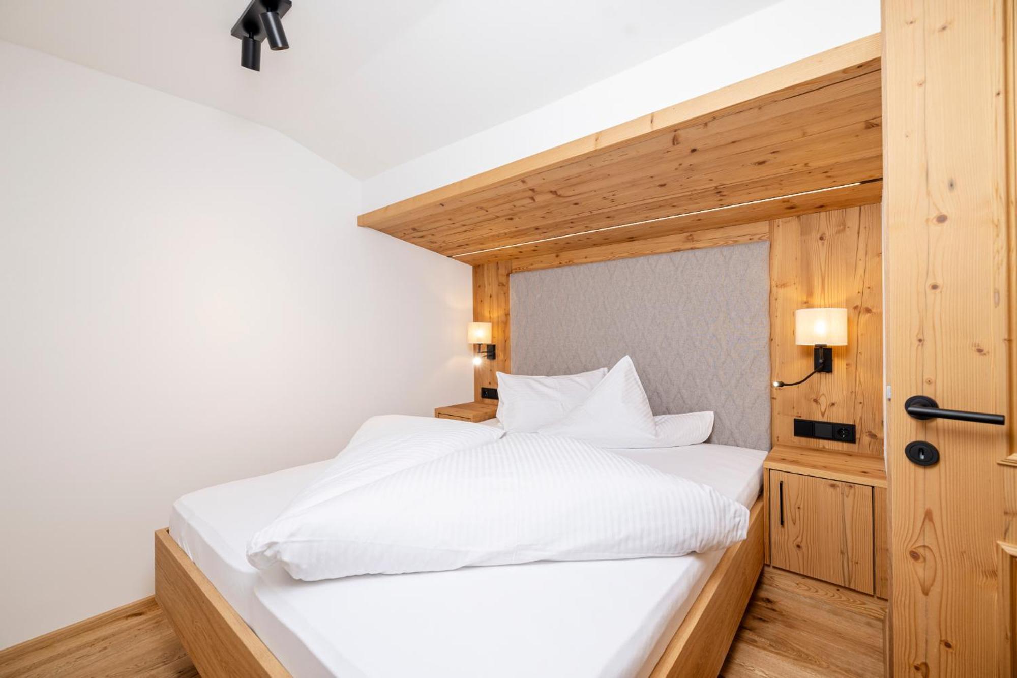 Aparthotel Landhaus St. Joseph Mayrhofen Exterior photo
