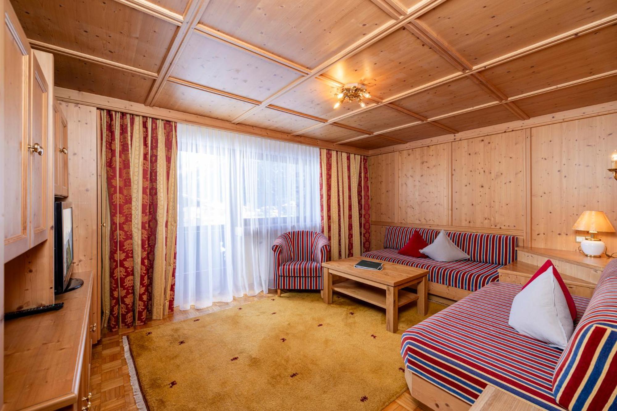 Aparthotel Landhaus St. Joseph Mayrhofen Exterior photo