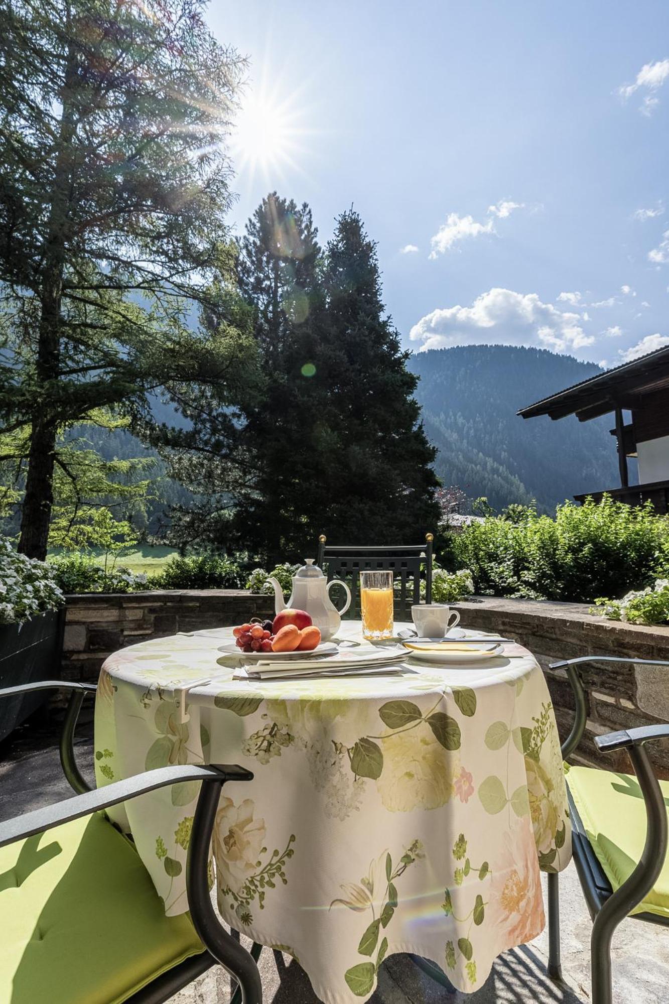 Aparthotel Landhaus St. Joseph Mayrhofen Exterior photo