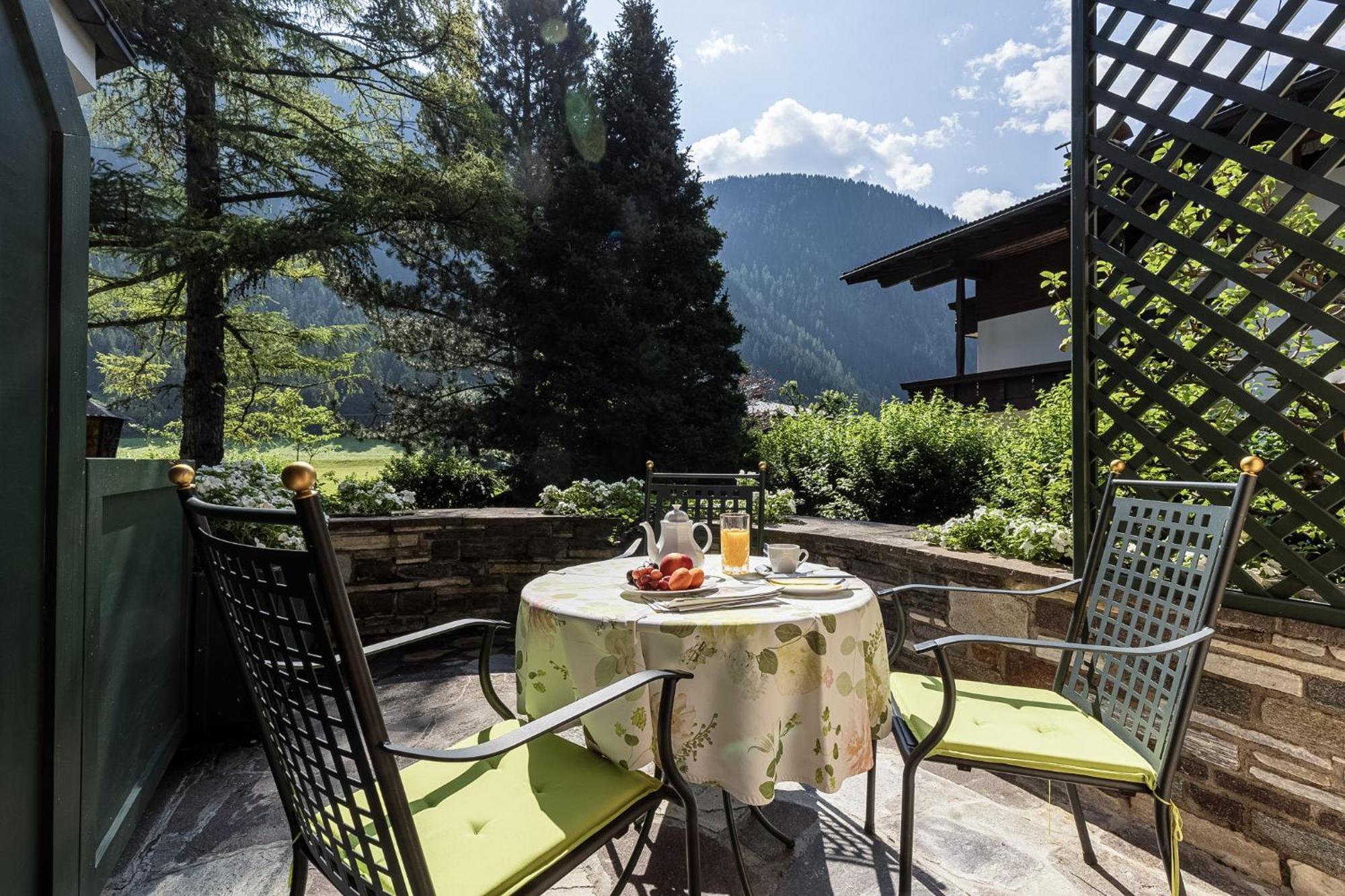Aparthotel Landhaus St. Joseph Mayrhofen Exterior photo