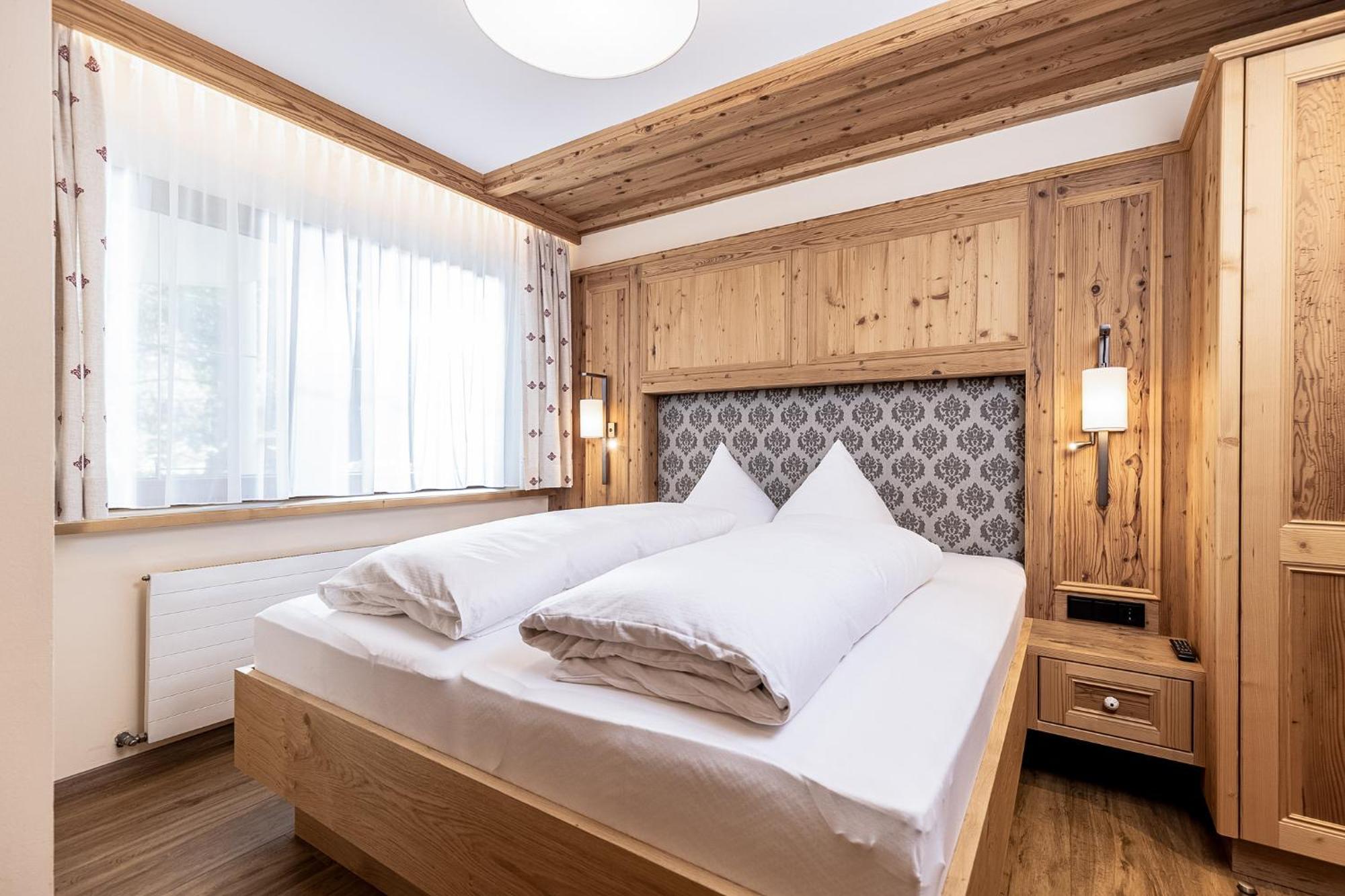 Aparthotel Landhaus St. Joseph Mayrhofen Exterior photo