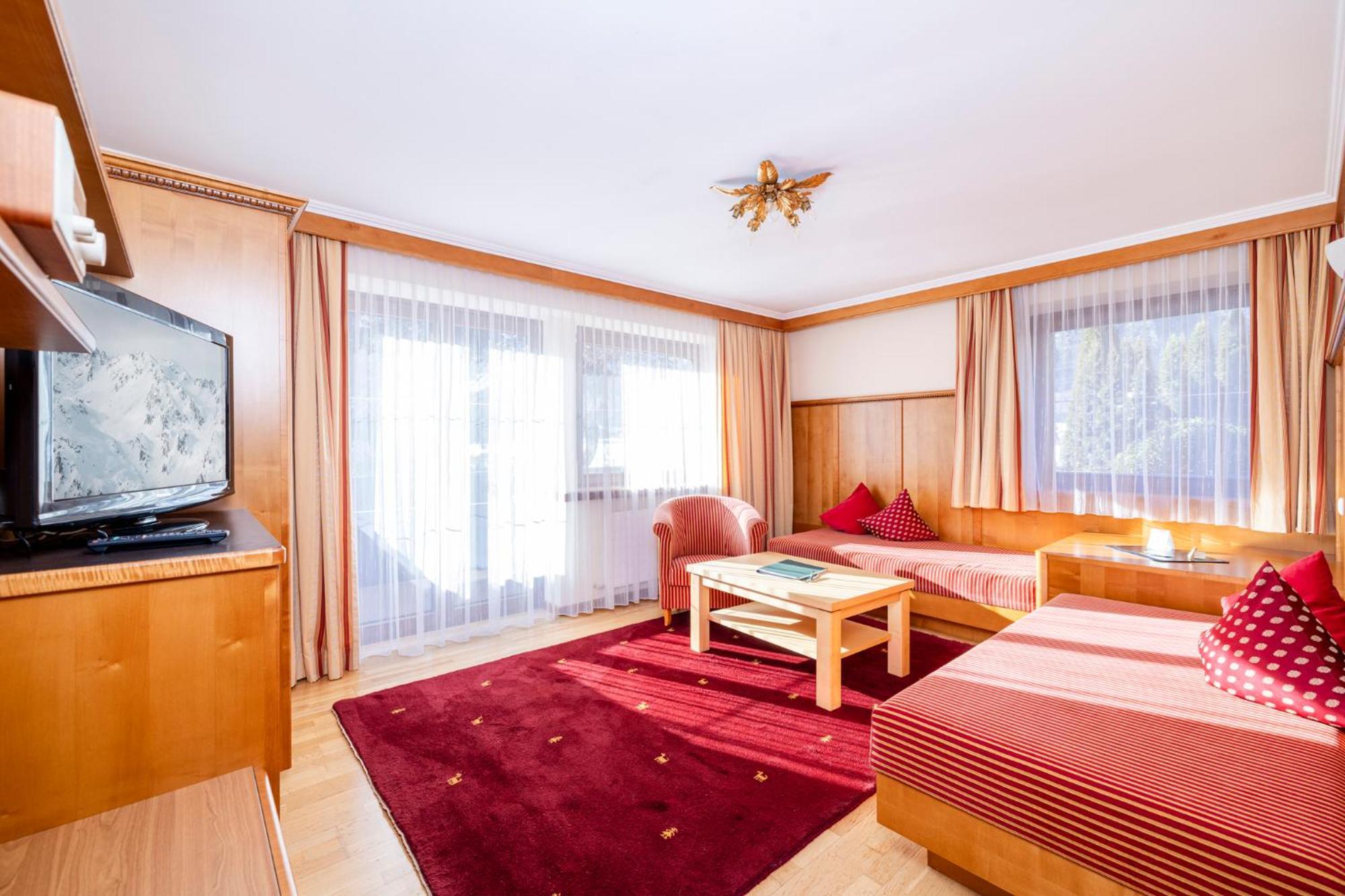 Aparthotel Landhaus St. Joseph Mayrhofen Exterior photo