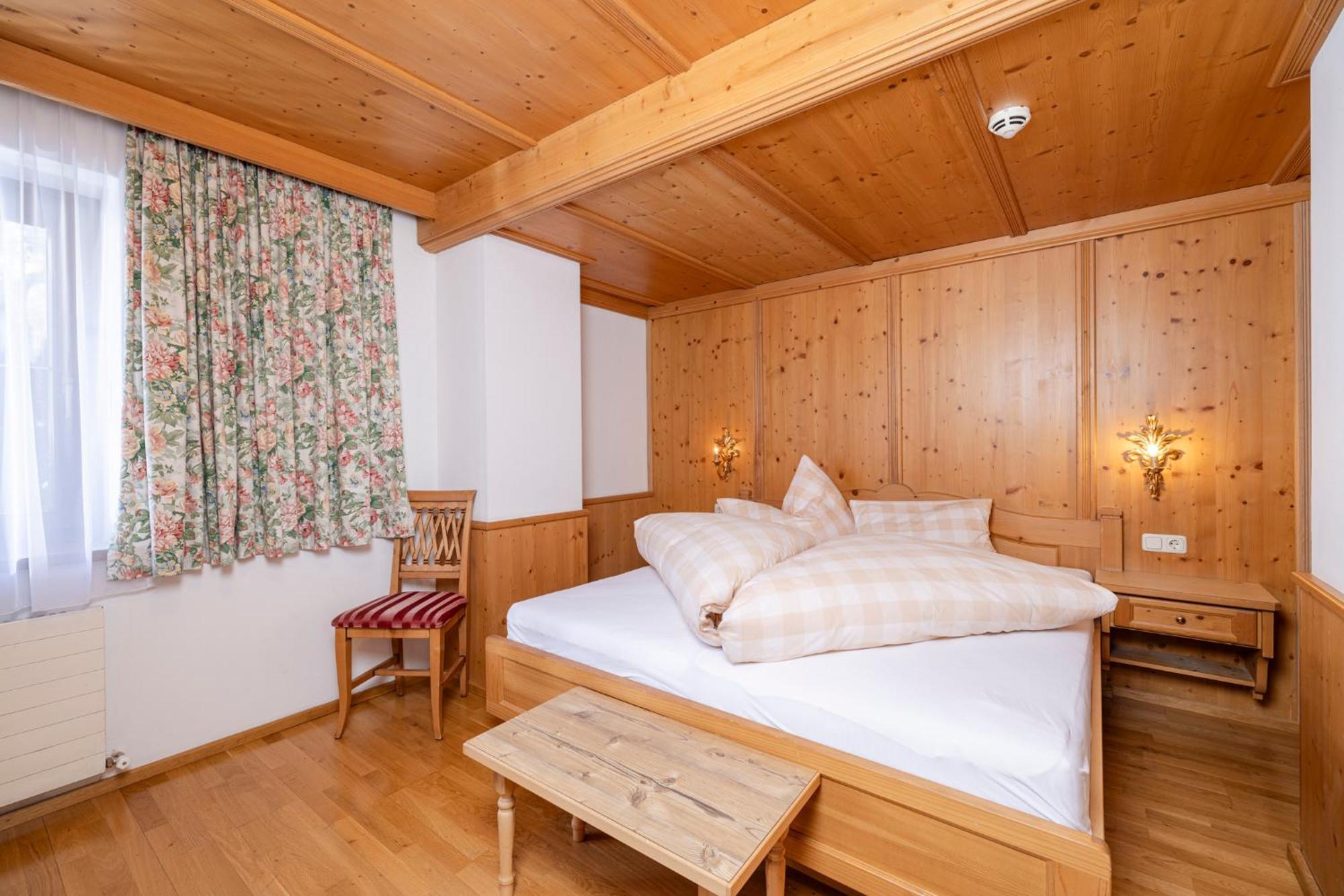 Aparthotel Landhaus St. Joseph Mayrhofen Exterior photo
