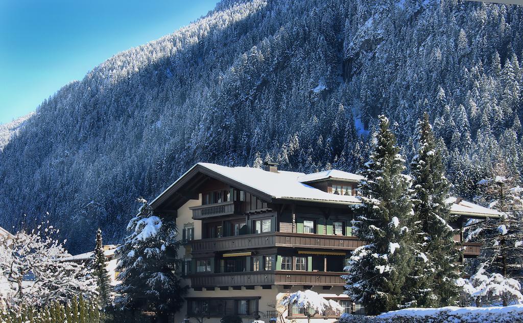 Aparthotel Landhaus St. Joseph Mayrhofen Exterior photo